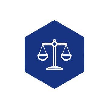 Bufete de abogados especializado en asesoría legal, defensa jurídica y litigios. Imagen de una balanza sobre fondo azul, representando la justicia y la equidad.
